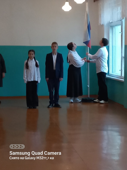 9 сентября 2024 года в МБОУ "Сыропятская СОШ" прошла еженедельная линейка..
