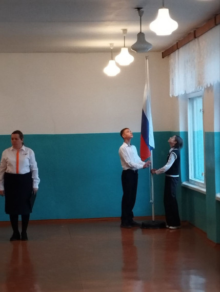 🇷🇺 ПОДНЯТИЕ ФЛАГА. ИСПОЛНЕНИЕ ГИМНА. "РАЗГОВОРЫ О ВАЖНОМ" 🇷🇺.